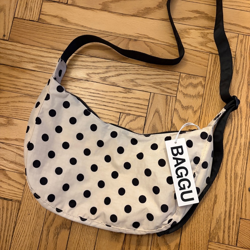 Polka dot crescent bag baggu